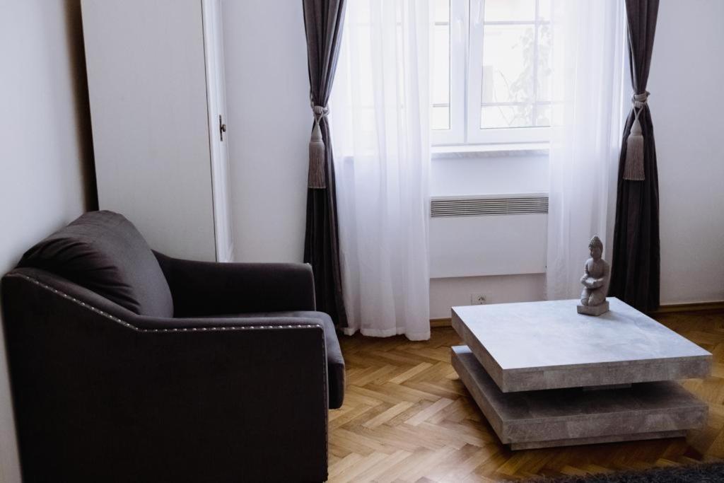 ☆ Bulevard Apartments ☆ Arad Buitenkant foto