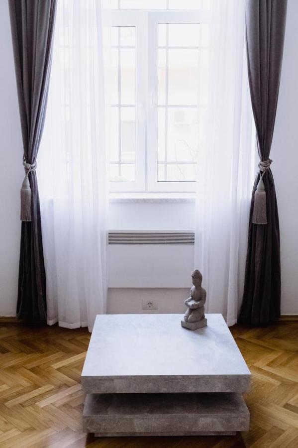 ☆ Bulevard Apartments ☆ Arad Buitenkant foto