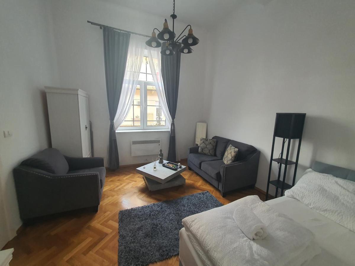 ☆ Bulevard Apartments ☆ Arad Buitenkant foto